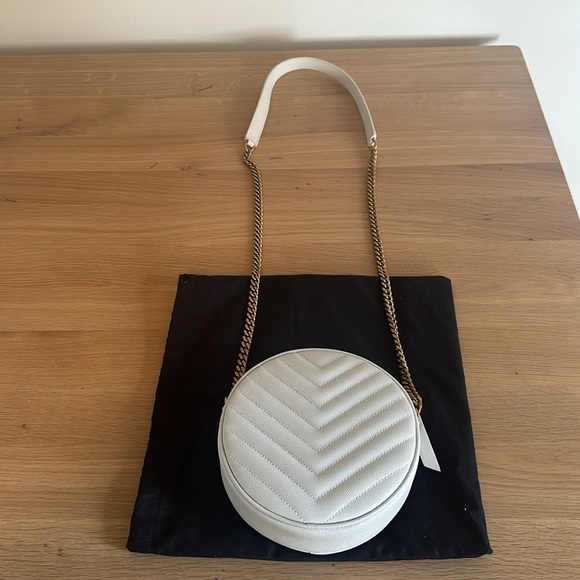 SAINT LAURENT ROUND CAMERA BAG - CHEVRON QUILTED- CREAM LEATHER- NEW CONDITION - Picture 2 of 6